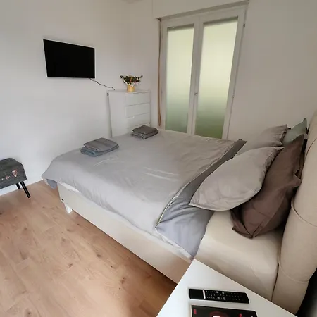 Astra Apartment *